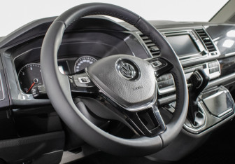 Подержанный автомобиль Volkswagen Multivan 2018 года (14 фото)