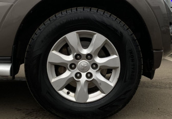 Подержанный автомобиль Mitsubishi Pajero 2011 года (9 фото)