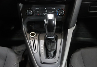 Подержанный автомобиль Ford Focus Wagon 2016 года (19 фото)