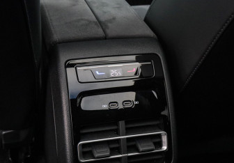 Подержанный автомобиль Volkswagen Tiguan 2025 года (10 фото)