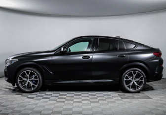 Подержанный автомобиль BMW X6 2021 года (8 фото)