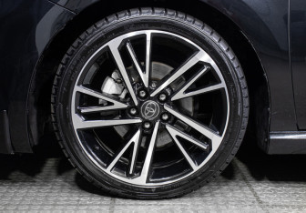 Подержанный автомобиль Toyota Camry Sedan 2024 года (25 фото)