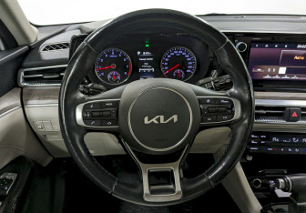 Подержанный автомобиль Kia K5 2022 года (25 фото)