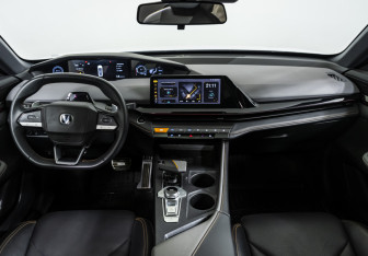 Подержанный автомобиль Changan UNI-V 2023 года (13 фото)