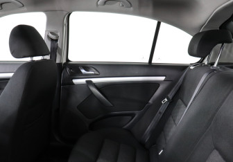 Подержанный автомобиль Skoda Octavia Liftback 2011 года (8 фото)
