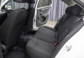 Подержанный автомобиль Skoda Rapid Liftback 2017 года (12 фото)