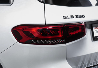 Подержанный автомобиль Mercedes-Benz GLB 2020 года (16 фото)