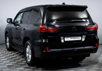Подержанный автомобиль Lexus LX 2015 года (7 фото)
