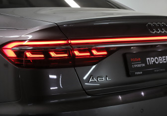 Подержанный автомобиль Audi A8 2019 года (38 фото)