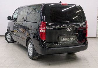 Подержанный автомобиль Hyundai H-1 2021 года (20 фото)