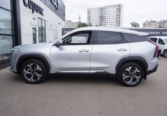 Подержанный автомобиль Geely Atlas 2024 года (8 фото)