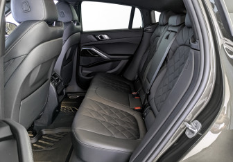 Подержанный автомобиль BMW X6 2023 года (18 фото)