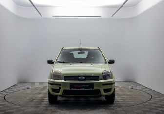 Подержанный автомобиль Ford Fusion 2005 года (2 фото)