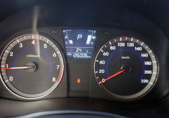 Подержанный автомобиль Hyundai Solaris Sedan 2013 года (15 фото)