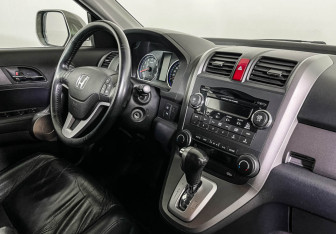 Подержанный автомобиль Honda CR-V 2008 года (9 фото)