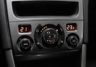 Подержанный автомобиль Peugeot 308 Hatchback 2010 года (19 фото)