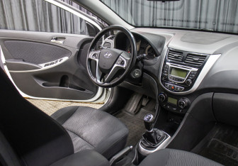 Подержанный автомобиль Hyundai Solaris Sedan 2011 года (11 фото)