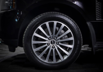 Подержанный автомобиль Land Rover Range Rover 2012 года (30 фото)