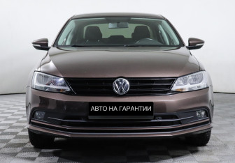 Подержанный автомобиль Volkswagen Jetta Sedan 2017 года (2 фото)