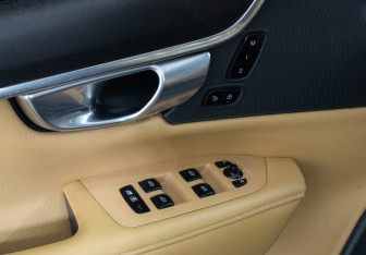 Подержанный автомобиль Volvo V90 Cross Country 2017 года (15 фото)