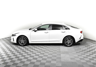 Подержанный автомобиль Kia K5 2020 года (3 фото)