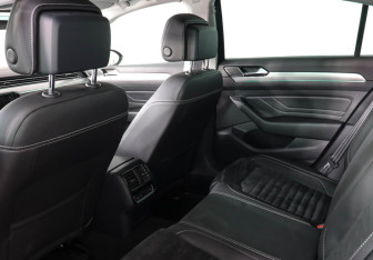 Подержанный автомобиль Volkswagen Passat Sedan 2020 года (12 фото)