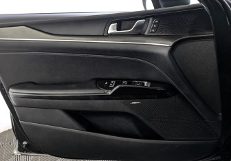 Подержанный автомобиль Kia K5 2021 года (19 фото)