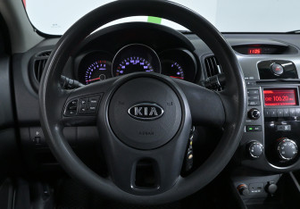 Подержанный автомобиль Kia Cerato Sedan 2010 года (10 фото)