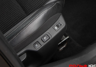 Подержанный автомобиль Citroen C4 Hatchback 2011 года (19 фото)