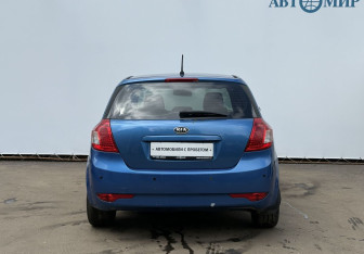 Подержанный автомобиль Kia Ceed Hatchback 2011 года (6 фото)
