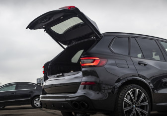 Подержанный автомобиль BMW X5 2021 года (23 фото)
