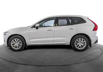 Подержанный автомобиль Volvo XC60 2019 года (8 фото)