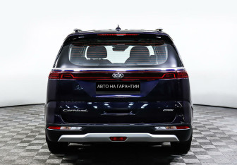 Подержанный автомобиль Kia Carnival 2021 года (6 фото)