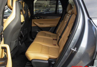 Подержанный автомобиль Lynk&Co 09 2022 года (10 фото)