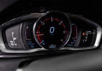 Подержанный автомобиль Volvo XC60 2015 года (10 фото)