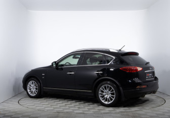 Подержанный автомобиль Infiniti QX50 2015 года (7 фото)