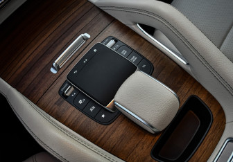 Подержанный автомобиль Mercedes-Benz GLE 2023 года (23 фото)