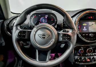 Подержанный автомобиль MINI Clubman Wagon 2022 года (22 фото)