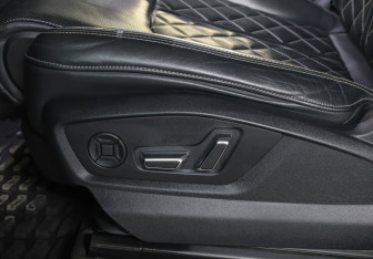 Подержанный автомобиль Audi Q8 2019 года (25 фото)