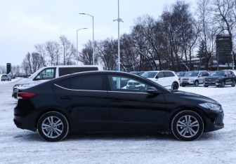 Подержанный автомобиль Hyundai Elantra Sedan 2017 года (4 фото)