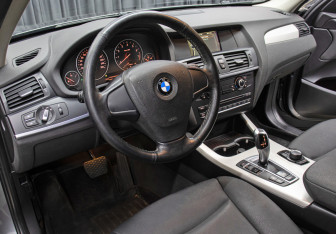 Подержанный автомобиль BMW X3 2013 года (16 фото)