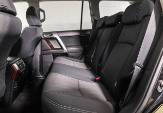 Подержанный автомобиль Toyota Land Cruiser Prado 2015 года (10 фото)