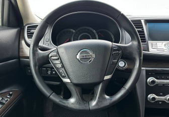 Подержанный автомобиль Nissan Teana 2011 года (12 фото)