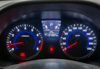 Подержанный автомобиль Hyundai Solaris Sedan 2012 года (16 фото)