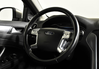 Подержанный автомобиль Ford Mondeo Sedan 2012 года (11 фото)