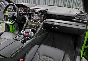 Подержанный автомобиль Lamborghini Urus 2023 года (11 фото)