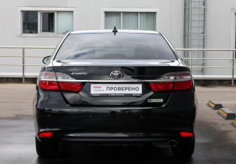Подержанный автомобиль Toyota Camry Sedan 2017 года (6 фото)