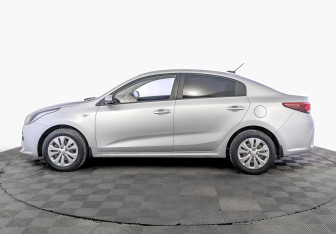 Подержанный автомобиль Kia Rio Sedan 2017 года (8 фото)