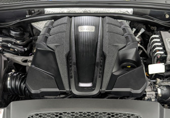 Подержанный автомобиль Porsche Macan 2021 года (9 фото)