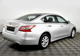 Подержанный автомобиль Nissan Teana 2014 года (3 фото)